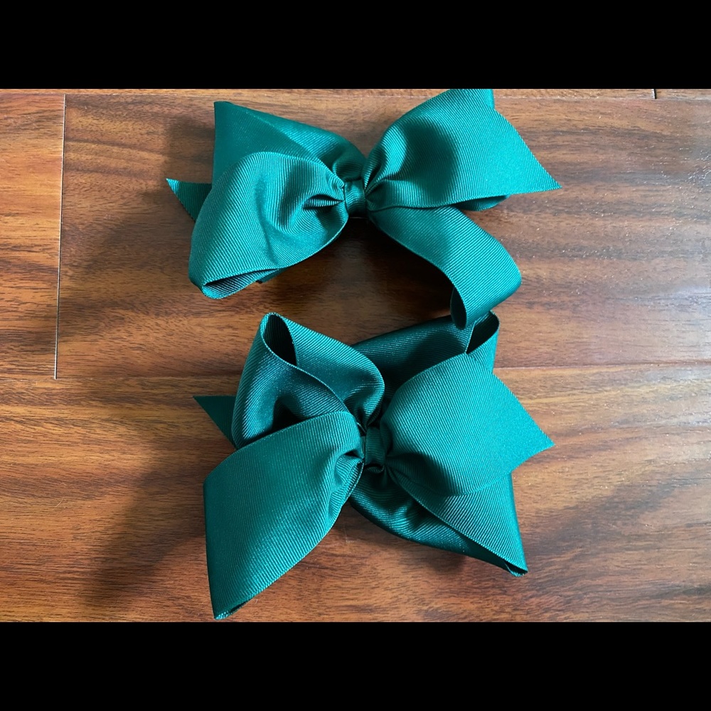 Girl’s Green Hair Bows
